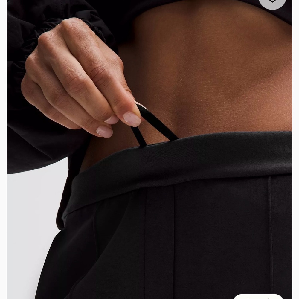 $128 NEW Lululemom Softstreme mid rise Pintuck Black XL Short - Picture 3 of 8